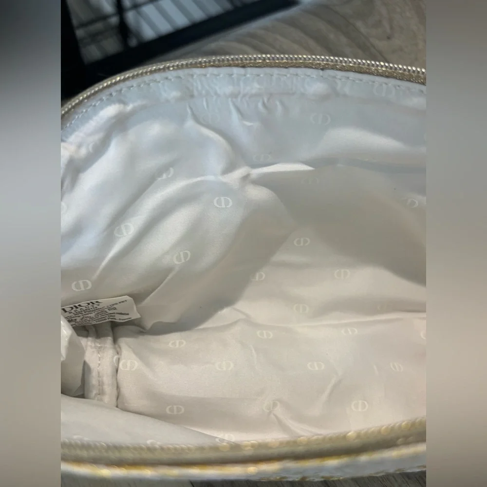 Dior Golden Sparkle Cosmetic Case with 2 Dior Pendants! NEW WITH BOX. - Picture 11 of 12